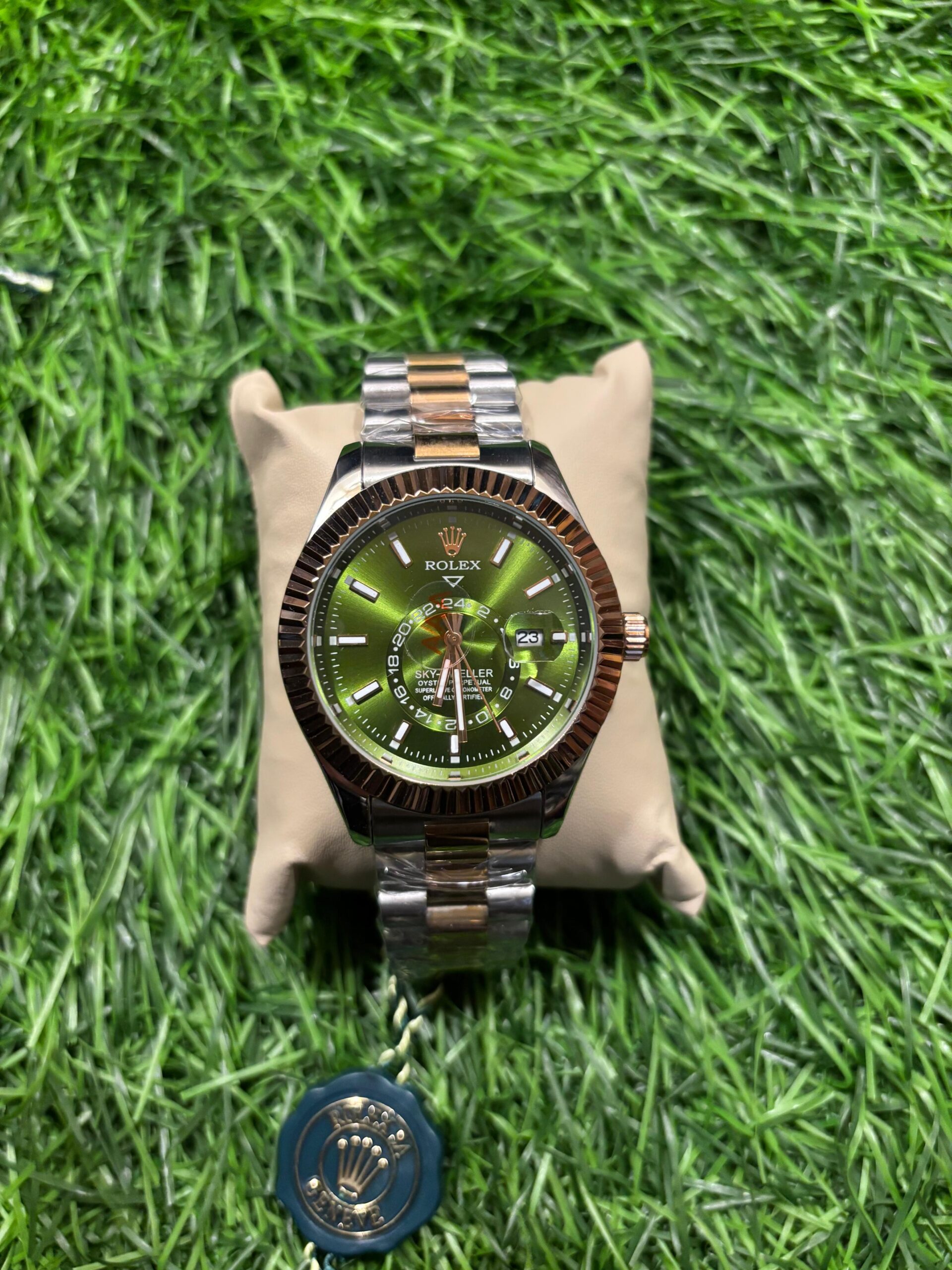 WhatsApp Image 2025-09-26 at 3.21.35 AM R🔥lex Day-Date olive green dial watch - Image 1
