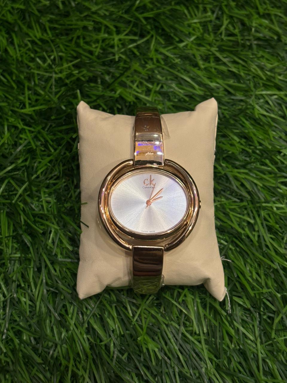 WhatsApp Image 2025-10-04 at 2.17.57 AM C🔥lvin Kl🔥in Rose Gold & White watch for Women's - Image 1